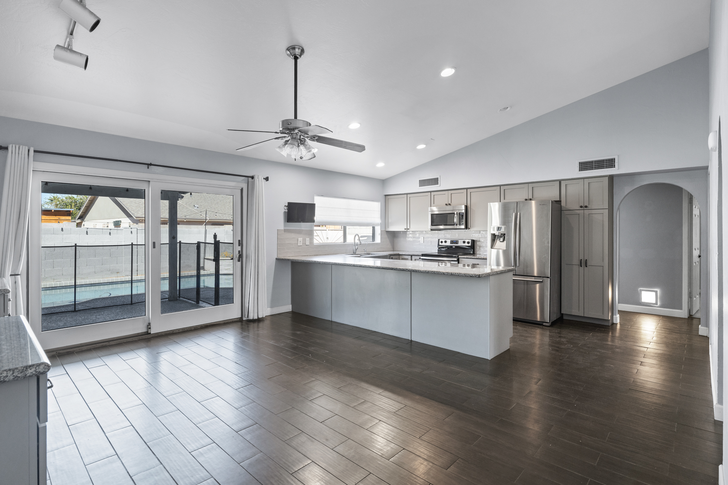 Tempe, Arizona, 85283, United States, 4 Bedrooms Bedrooms, ,2 BathroomsBathrooms,Residential,For Sale,1976655