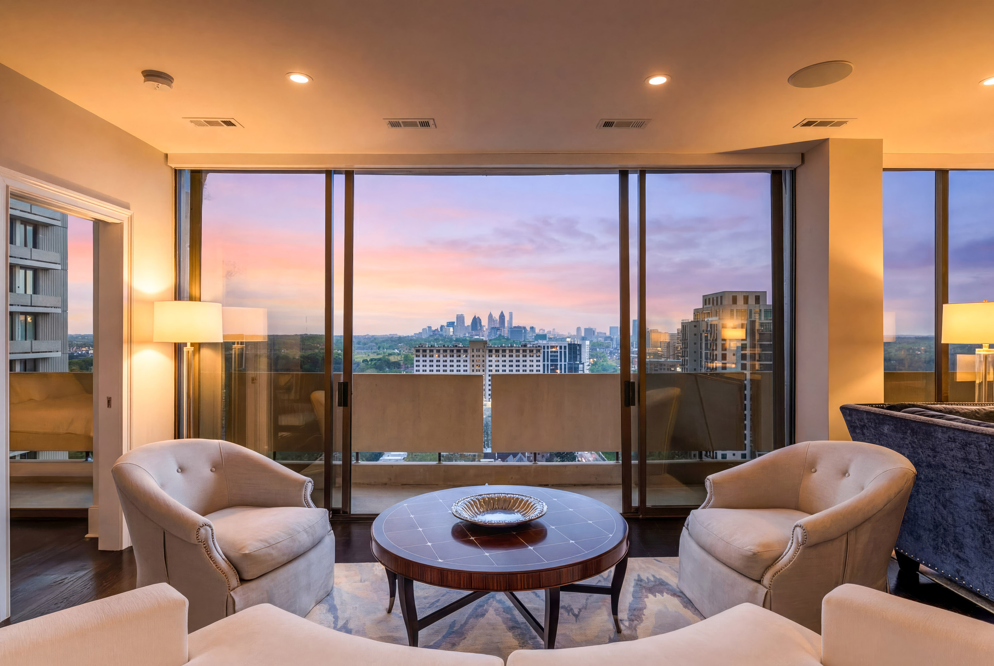  Fully Renovated Residence with Stunning Skyline Views - 物件實景