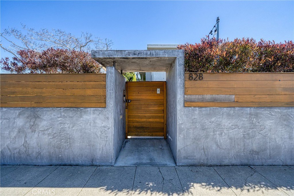Venice, California, 90291, United States, 10 Bedrooms Bedrooms, ,8 BathroomsBathrooms,Residential,For Sale,1826994