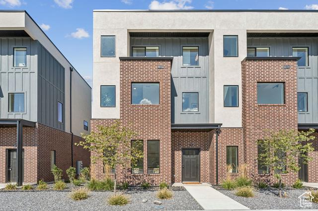 Bountiful, Utah, 84010, United States, 2 Bedrooms Bedrooms, ,3 BathroomsBathrooms,Residential,For Sale,1979748