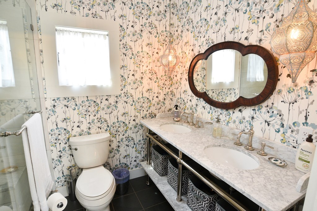 Cape Charles, Virginia, 23310, United States, 3 Bedrooms Bedrooms, ,4 BathroomsBathrooms,Residential,For Sale,1826996