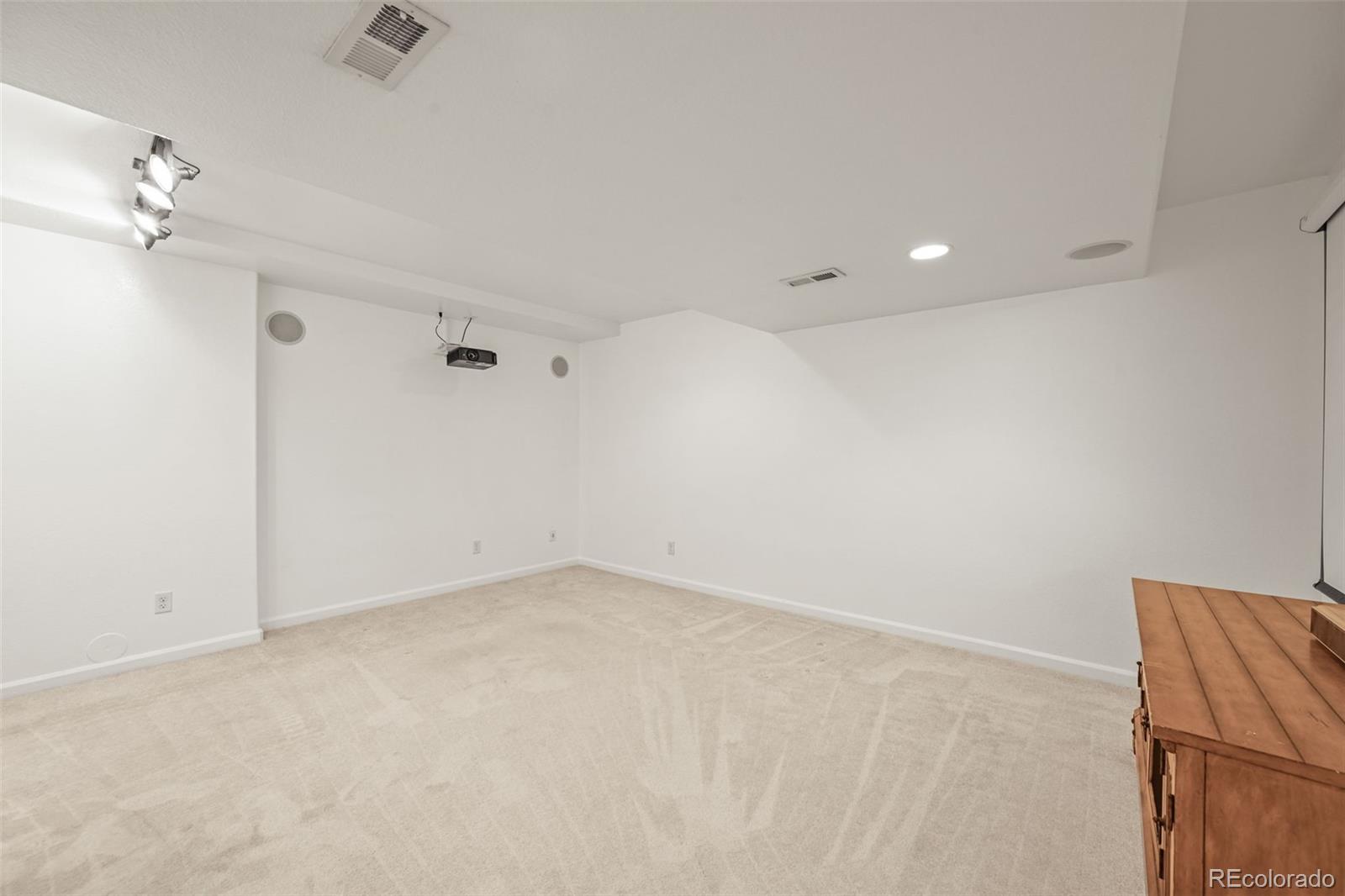 Broomfield, Colorado, 80023, United States, 4 Bedrooms Bedrooms, ,2 BathroomsBathrooms,Residential,For Sale,1959332