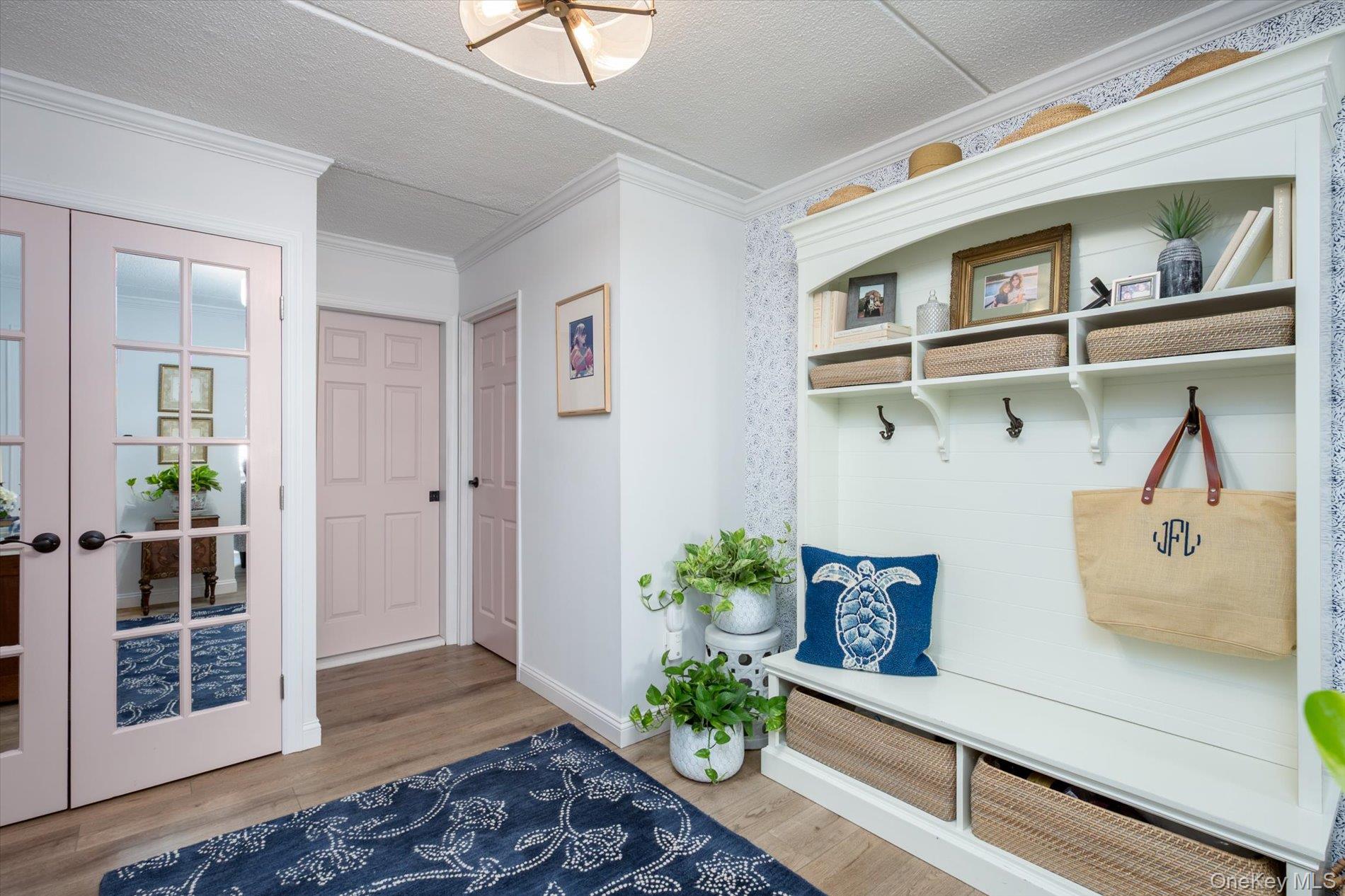  135 Post Avenue, Westbury, NY, 11590 - 物件實景