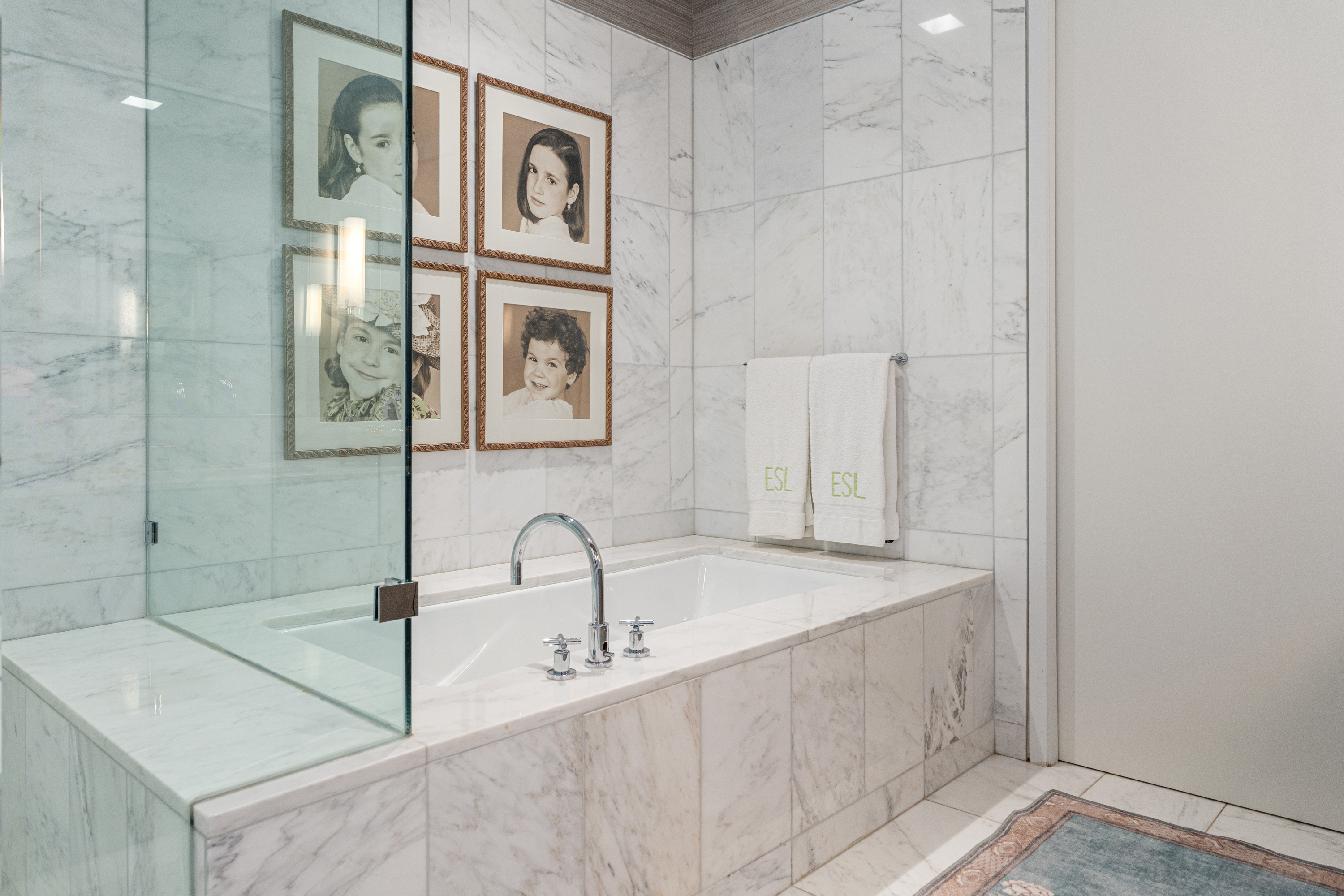  Distinctive Residence with Refined Custom Interiors - 物件實景