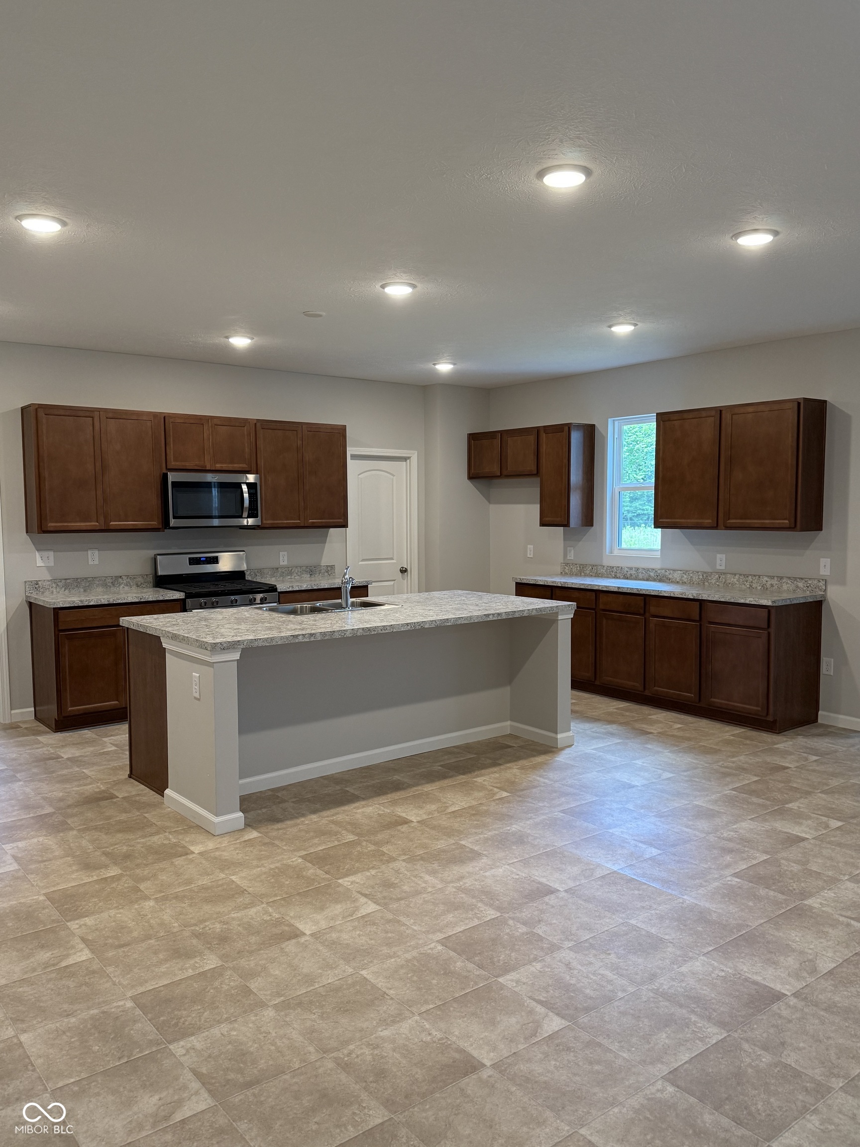 Avon, Indiana, 46123, United States, 5 Bedrooms Bedrooms, ,3 BathroomsBathrooms,Residential,For Sale,1920790