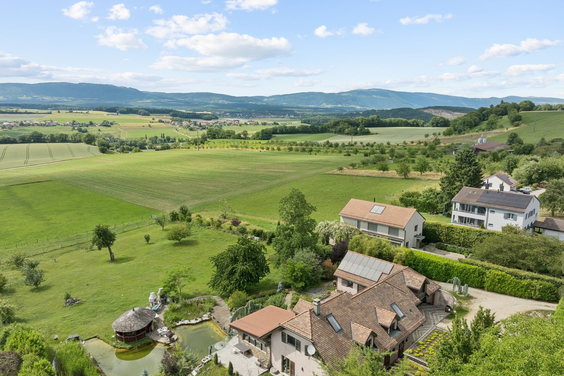 A beautiful estate with two homes nestled in the heart of nature - 物件實景