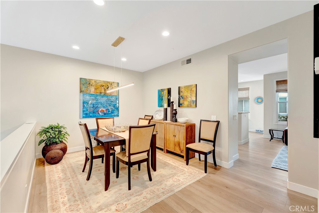 Huntington Beach, California, 92648, United States, 2 Bedrooms Bedrooms, ,3 BathroomsBathrooms,Residential,For Sale,1992033