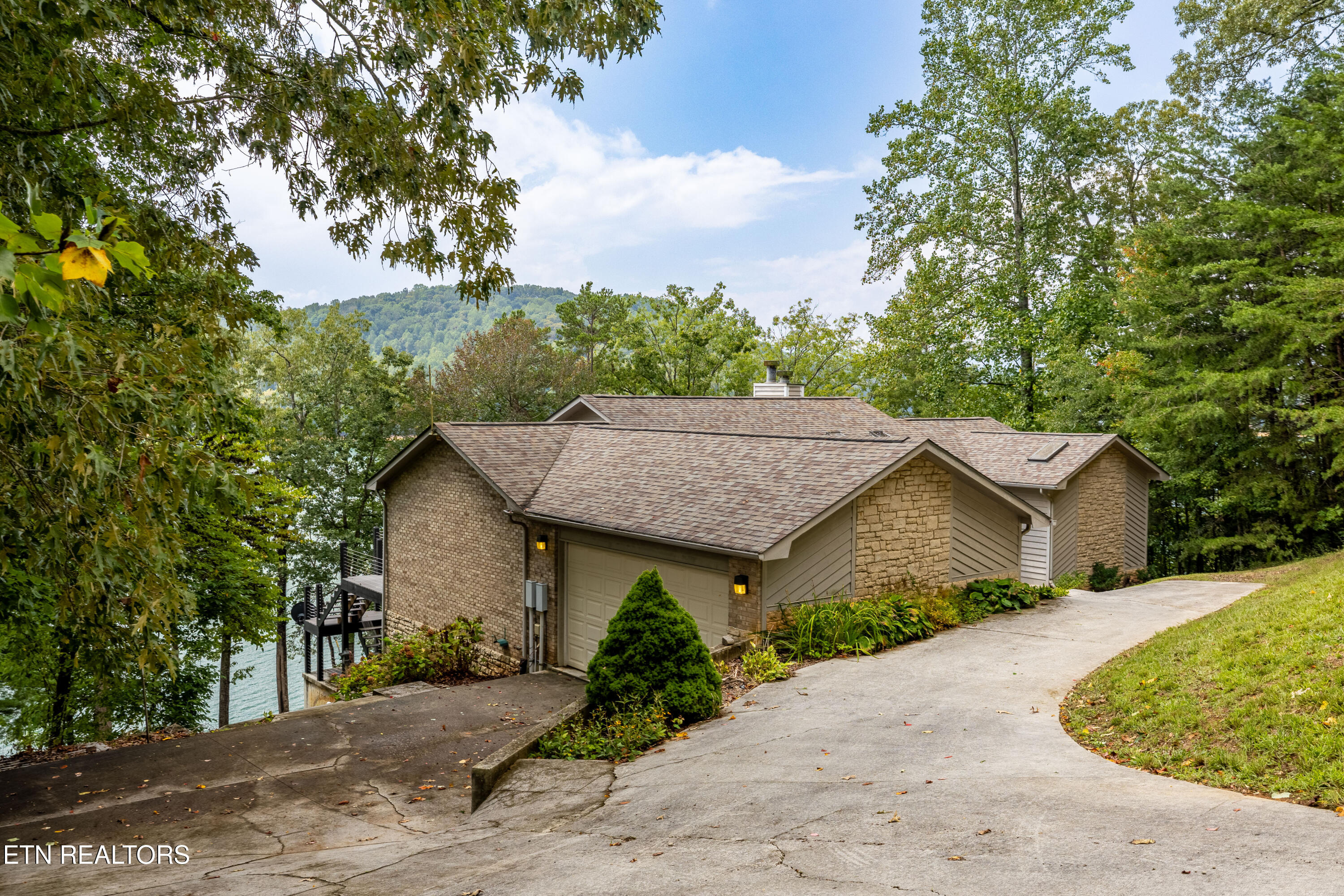 LaFollette, Tennessee, 37766, United States, 3 Bedrooms Bedrooms, ,4 BathroomsBathrooms,Residential,For Sale,1979718