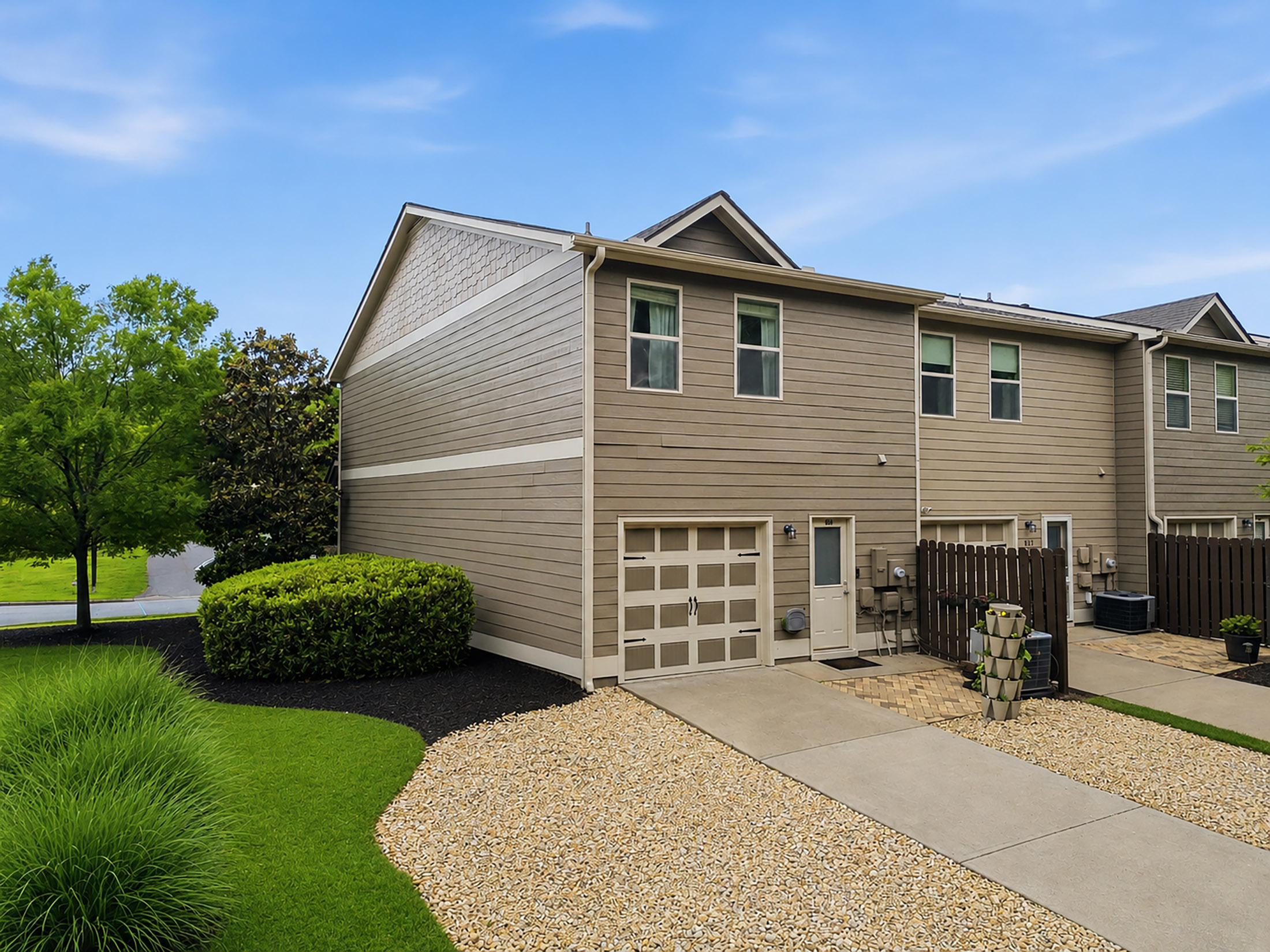 Lovely End-Unit Townhome - 物件實景