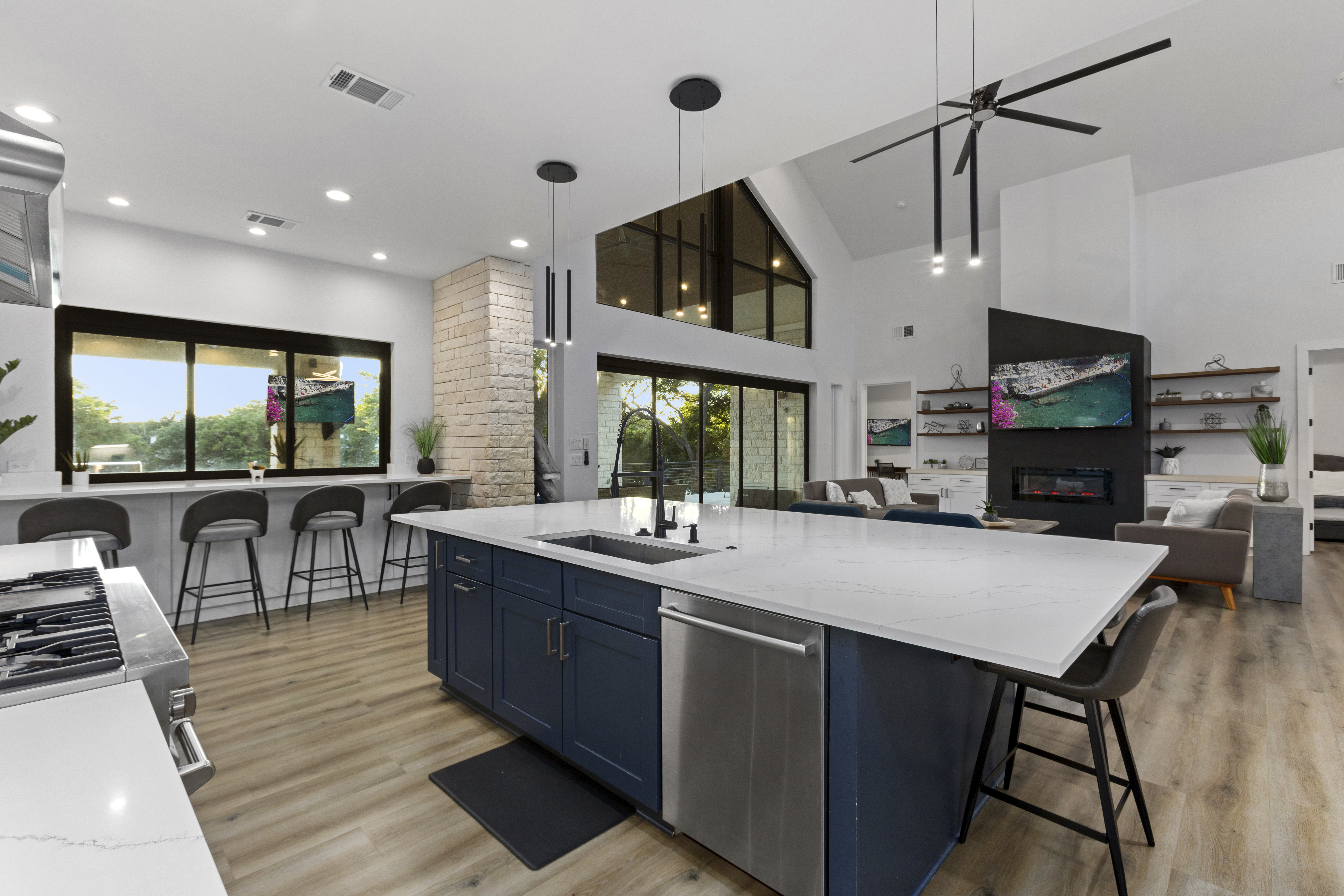  Lakefront Luxury Designed to Perform - 物件實景