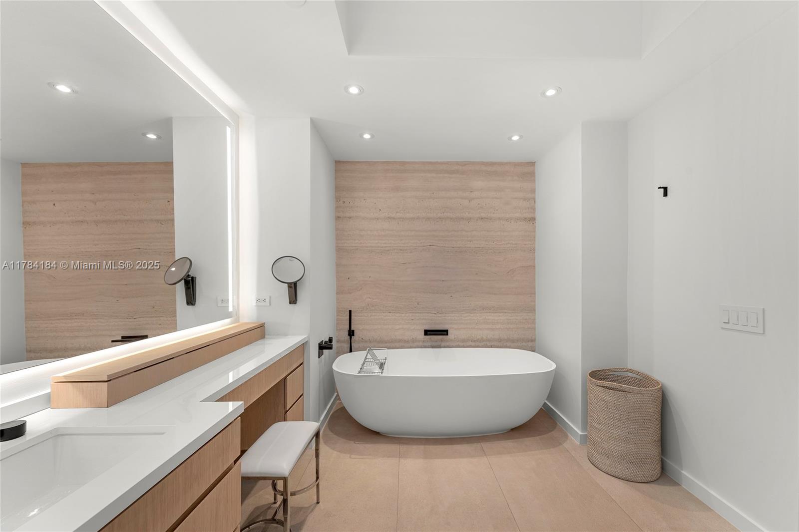 Miami Beach, Florida, 33109, United States, 3 Bedrooms Bedrooms, ,5 BathroomsBathrooms,Residential,For Sale,1770754