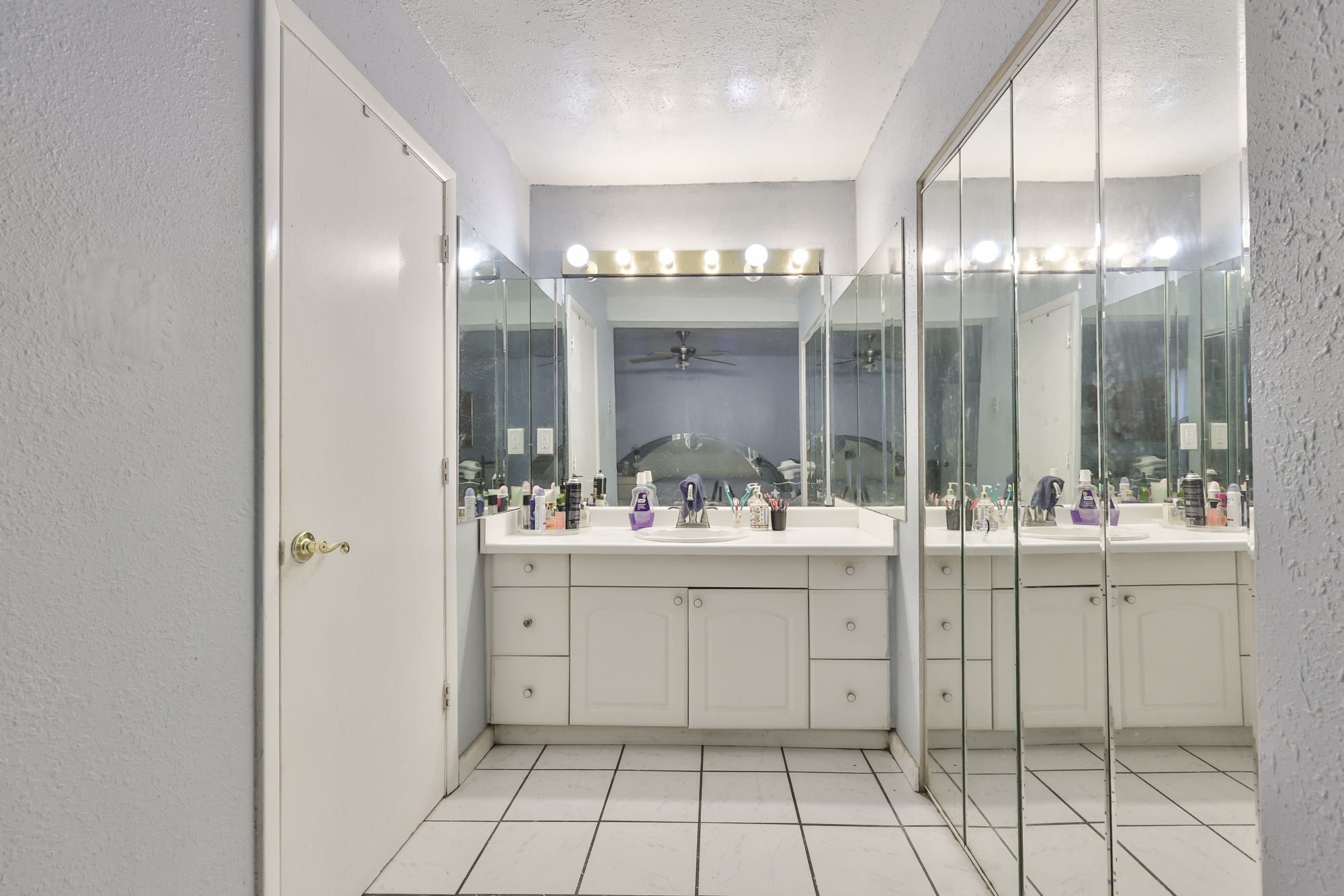 Tampa, Florida, 33603, United States, 3 Bedrooms Bedrooms, ,2 BathroomsBathrooms,Residential,For Sale,1995425