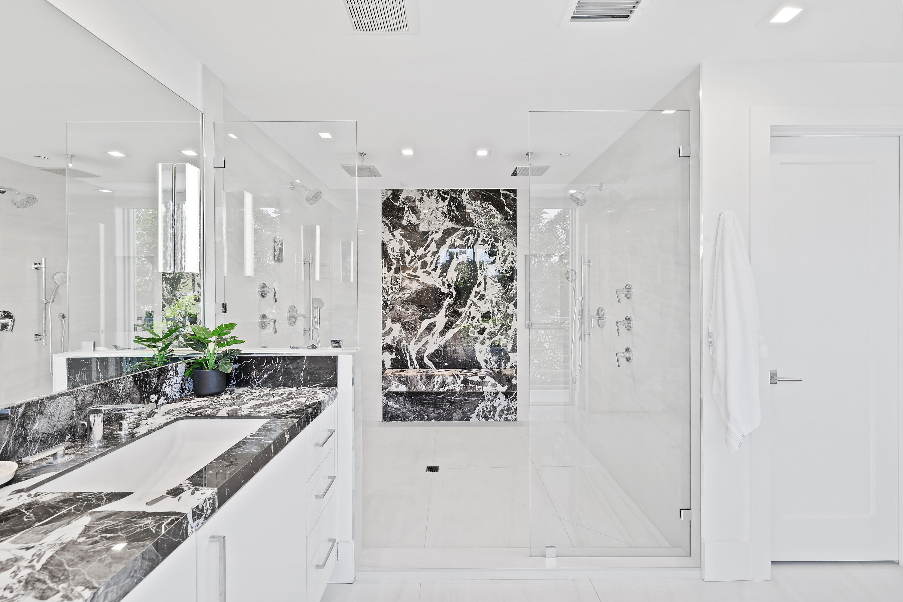 Delray Beach, Florida, 33483, United States, 3 Bedrooms Bedrooms, ,4 BathroomsBathrooms,Residential,For Sale,1940237
