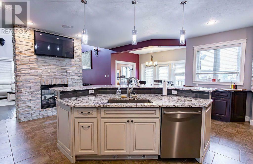 WAINWRIGHT, Alberta, T9W 0A6, CA, 4 Bedrooms Bedrooms, ,5 BathroomsBathrooms,Residential,For Sale,1838525
