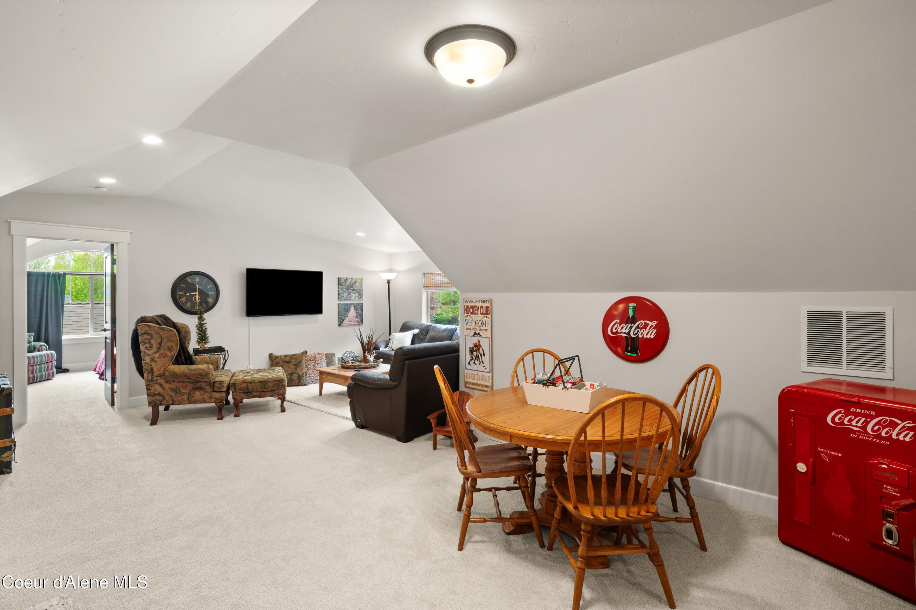 Coeur d'Alene, Idaho, 83815, United States, 5 Bedrooms Bedrooms, ,4 BathroomsBathrooms,Residential,For Sale,2048634