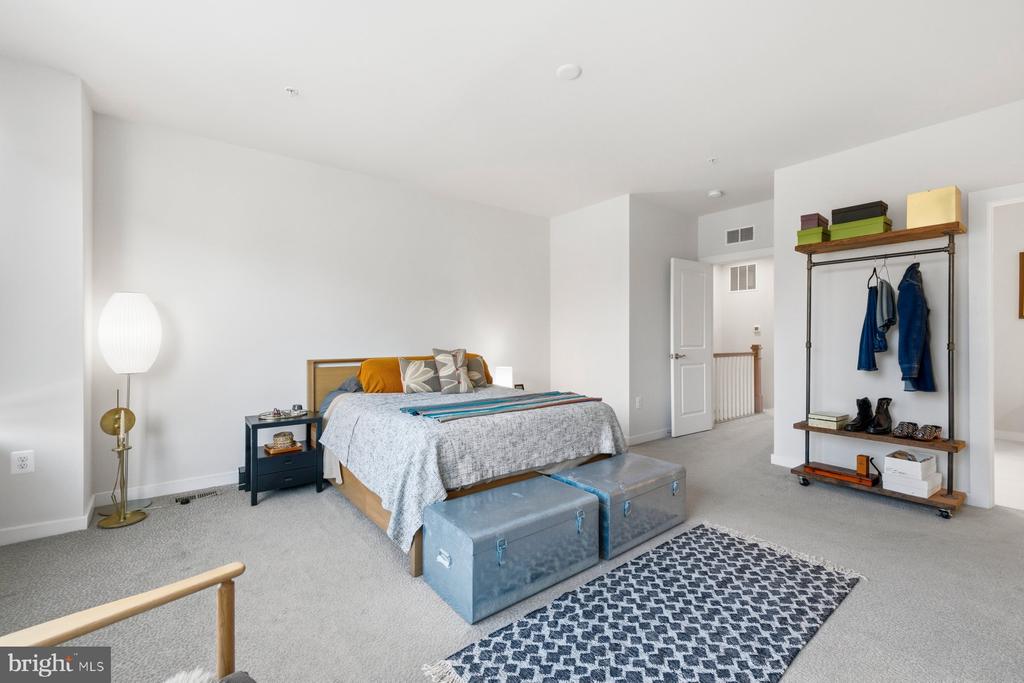 Rockville, Maryland, 20855, United States, 2 Bedrooms Bedrooms, ,3 BathroomsBathrooms,Residential,For Sale,2010770