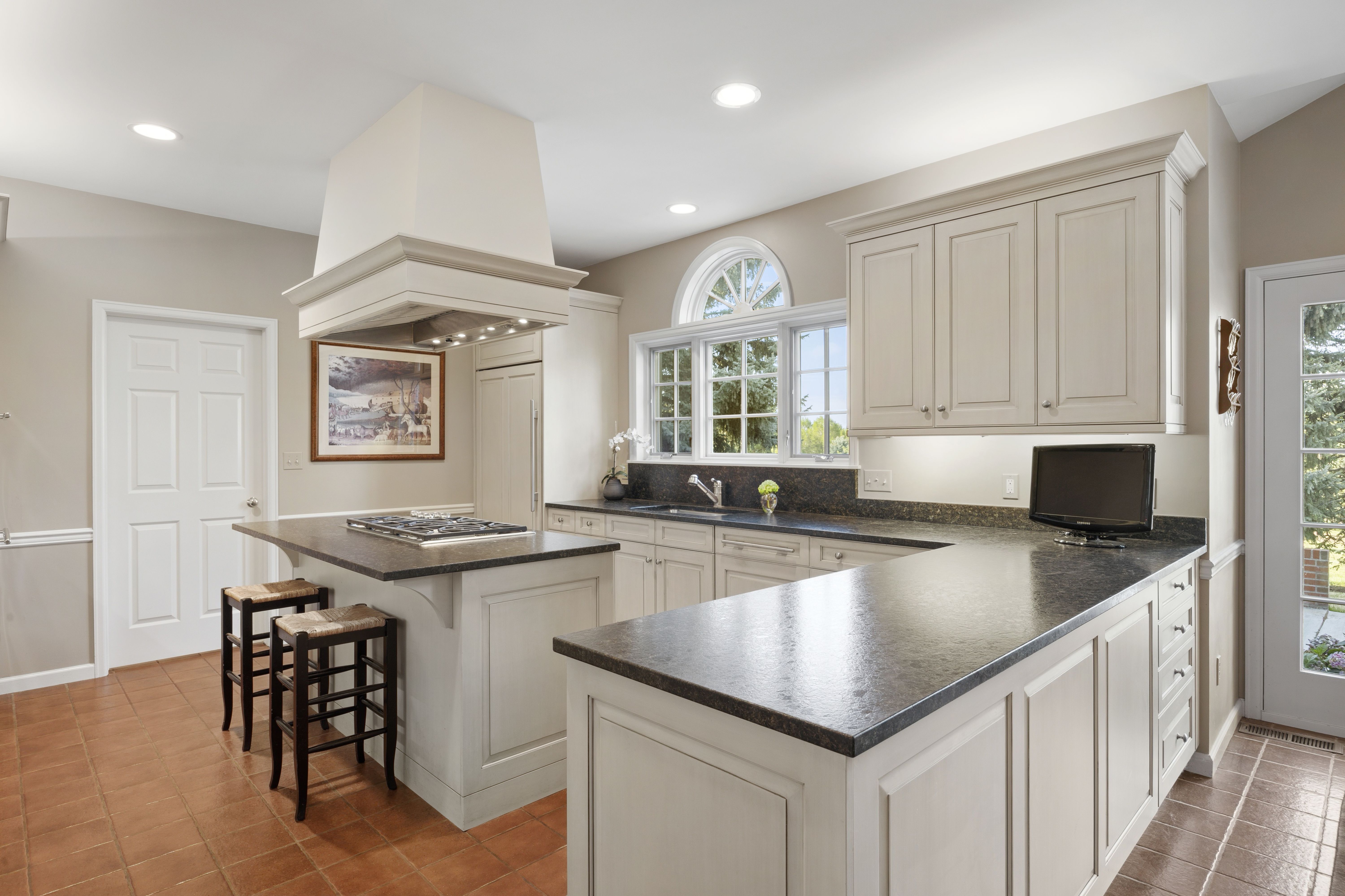  Exceptional Pennsylvania-Inspired Red Brick Colonial Revival - 物件實景