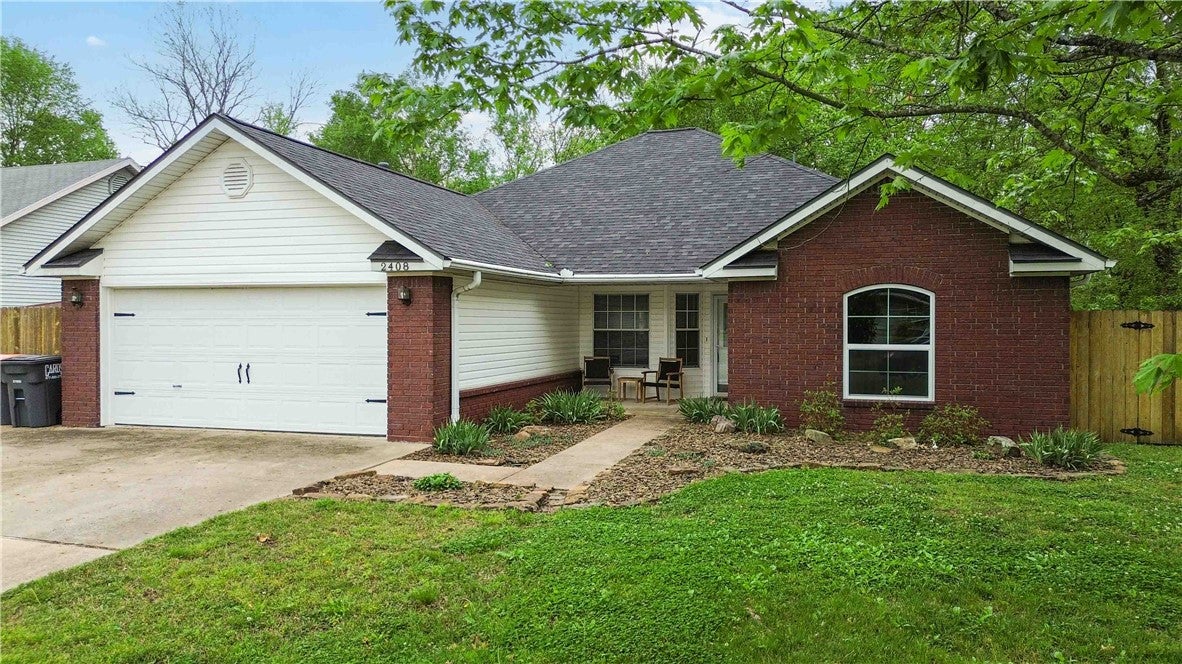 Pin Oak St, Fayetteville, AR 72701