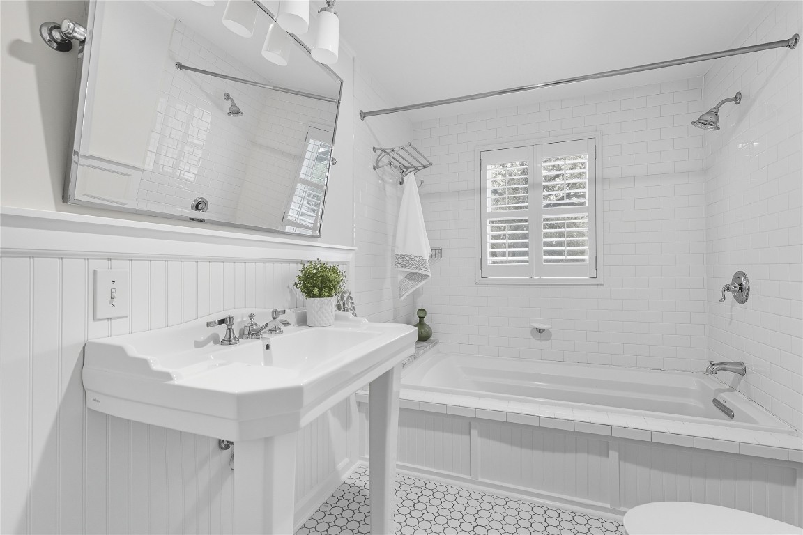 Austin, Texas, 78741, United States, 3 Bedrooms Bedrooms, ,3 BathroomsBathrooms,Residential,For Sale,1960519