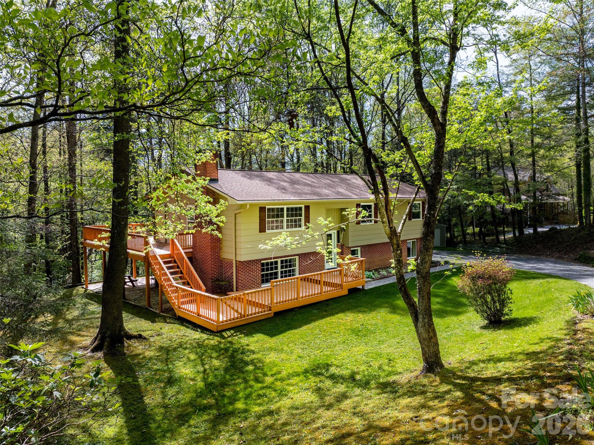 Hendersonville, North Carolina, 28739, United States, 4 Bedrooms Bedrooms, ,3 BathroomsBathrooms,Residential,For Sale,2049025