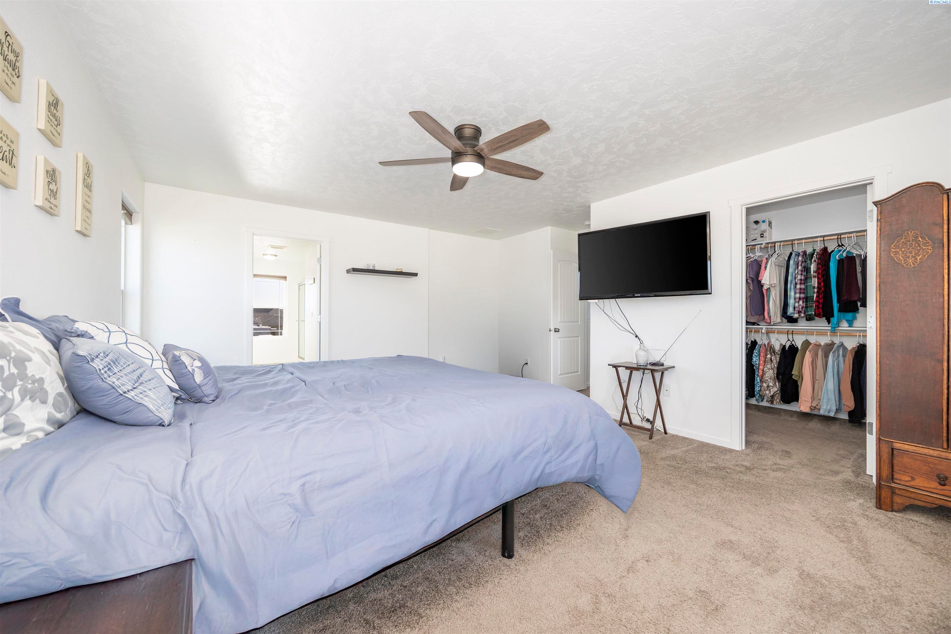 Pasco, Washington, 99301, United States, 4 Bedrooms Bedrooms, ,3 BathroomsBathrooms,Residential,For Sale,1974657