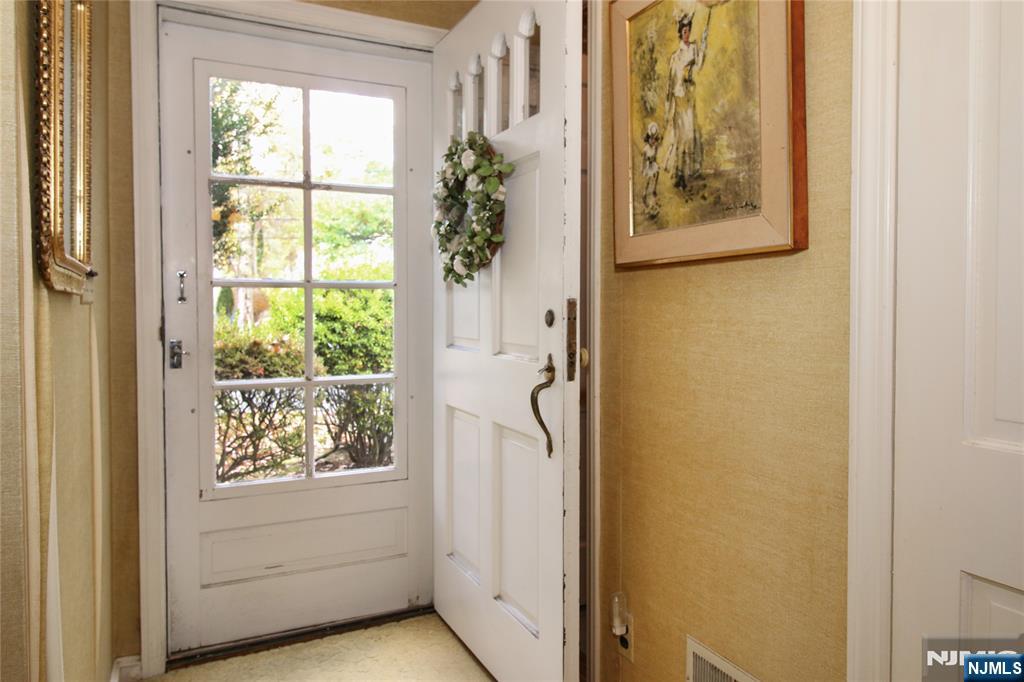 Tenafly, New Jersey, 07670, United States, 3 Bedrooms Bedrooms, ,2 BathroomsBathrooms,Residential,For Sale,1988997