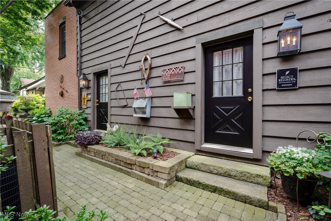 Cleveland, Ohio, 44113, United States, 3 Bedrooms Bedrooms, ,4 BathroomsBathrooms,Residential,For Sale,1984065