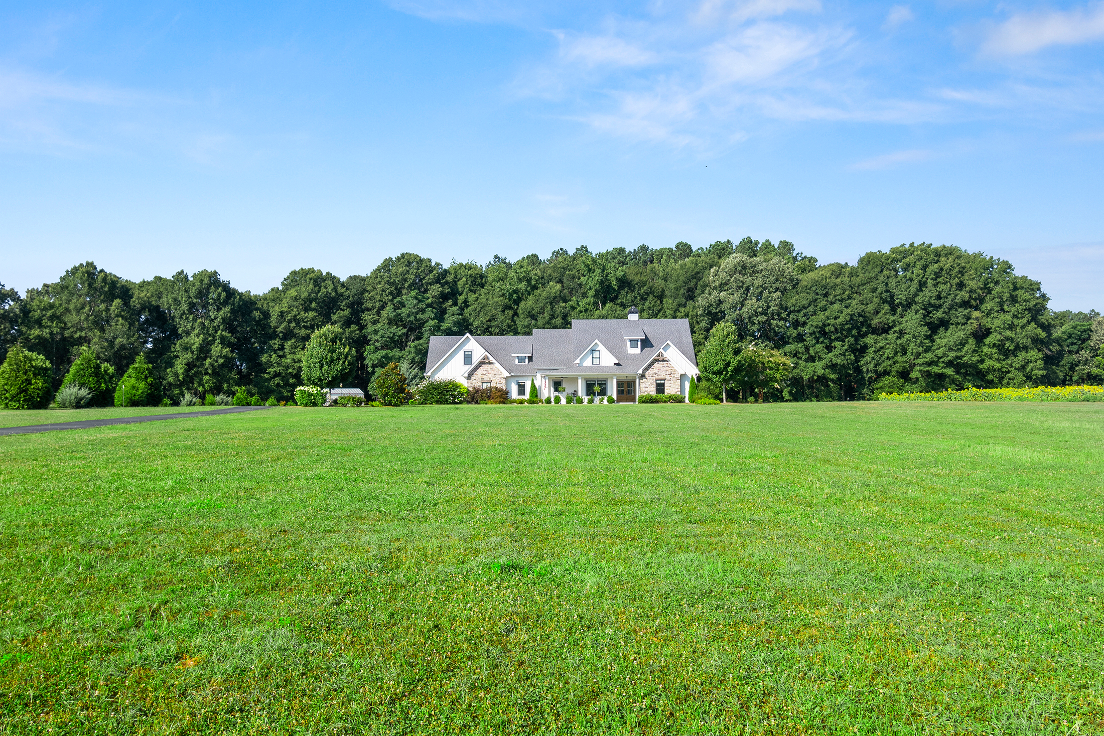  Tucked Away on Five+/- Acres - 物件實景