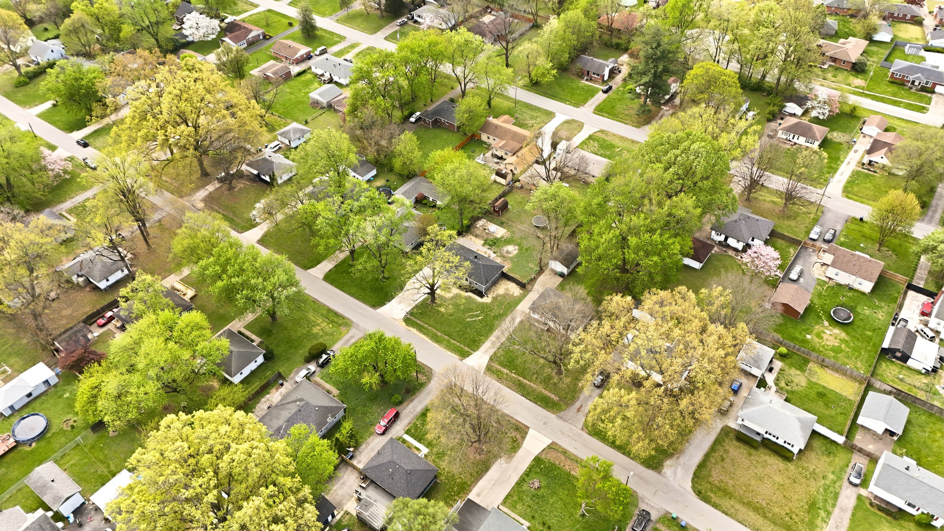  2706 Pioneer Road, Louisville, KY 40216 - 物件實景
