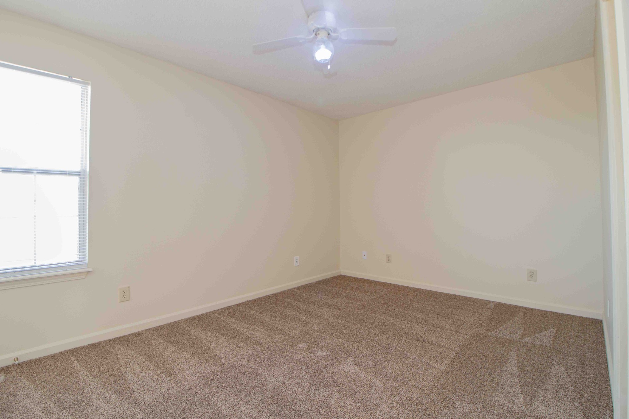 Clarksville, Tennessee, 37042, United States, ,Residential,For Sale,2013065