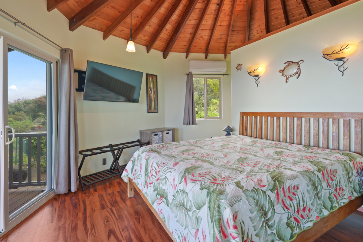 Captain Cook, Hawaii, 96704, United States, 2 Bedrooms Bedrooms, ,2 BathroomsBathrooms,Residential,For Sale,1941620