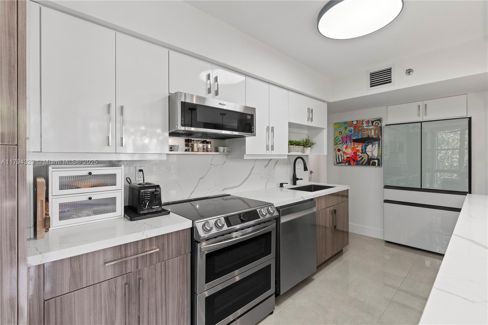 Aventura, Florida, 33180, United States, 2 Bedrooms Bedrooms, ,2 BathroomsBathrooms,Residential,For Sale,1804609