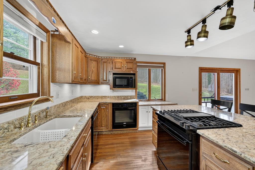 Athens, Pennsylvania, 18840, United States, 3 Bedrooms Bedrooms, ,3 BathroomsBathrooms,Residential,For Sale,1998184