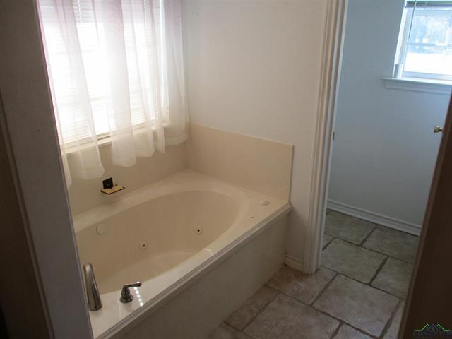 Henderson, Texas, 75654, United States, 3 Bedrooms Bedrooms, ,2 BathroomsBathrooms,Residential,For Sale,1940968