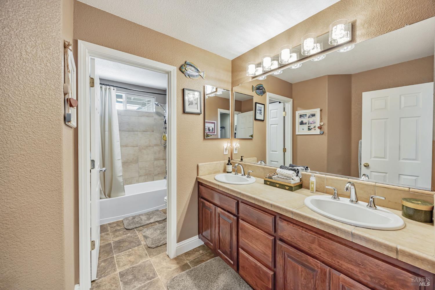 Windsor, California, 95492, United States, 4 Bedrooms Bedrooms, ,3 BathroomsBathrooms,Residential,For Sale,1942118