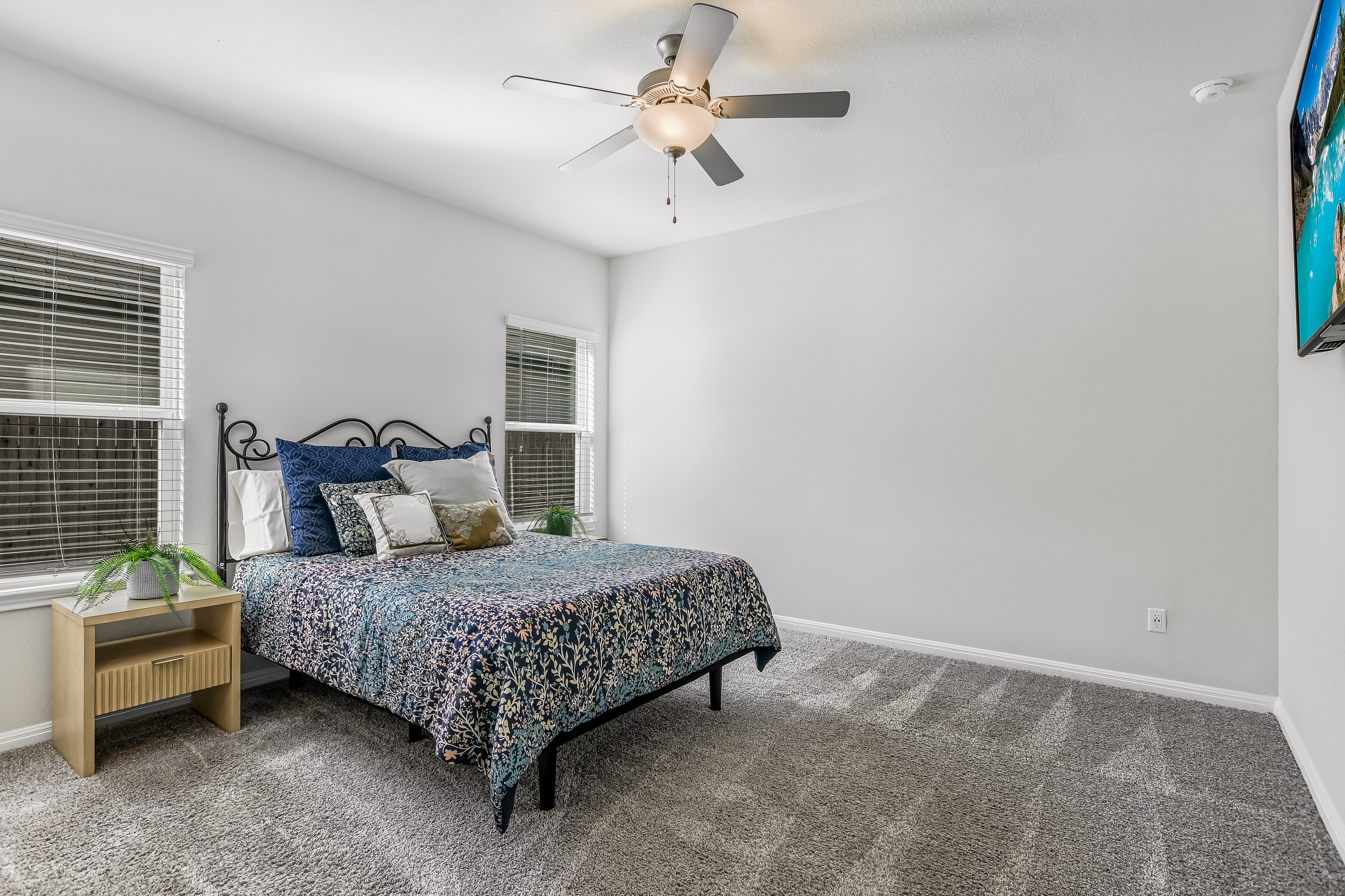  Immaculate Corner-Lot Home - 物件實景