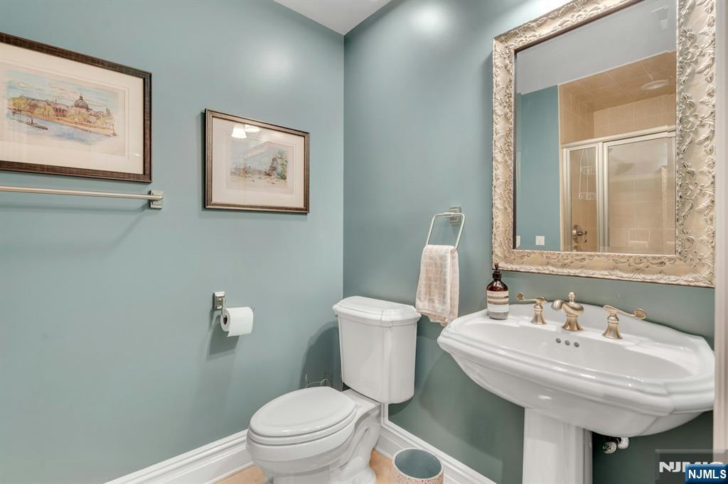 Morristown Town, New Jersey, 07960, United States, 2 Bedrooms Bedrooms, ,3 BathroomsBathrooms,Residential,For Sale,1993280