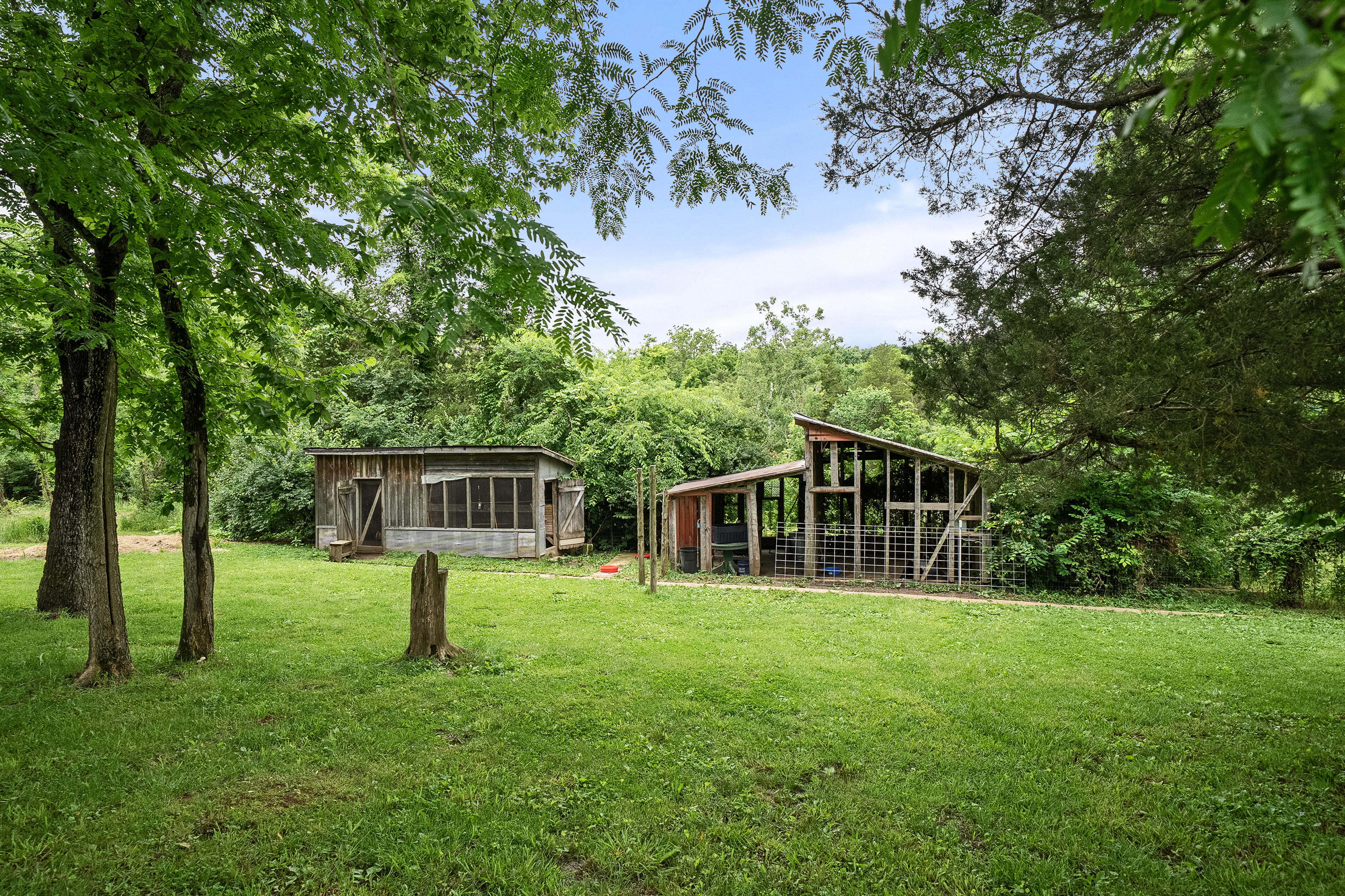  Built In 1851, 4-Story Limestone Federal-Style Home On Over 17 Acres - 物件實景