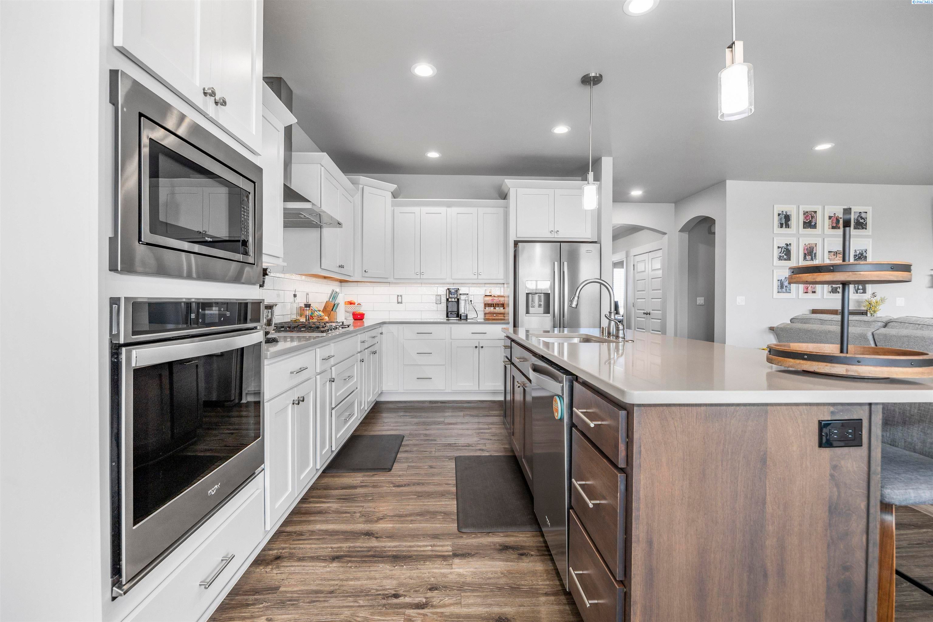 Kennewick, Washington, 99338, United States, 4 Bedrooms Bedrooms, ,3 BathroomsBathrooms,Residential,For Sale,1977201