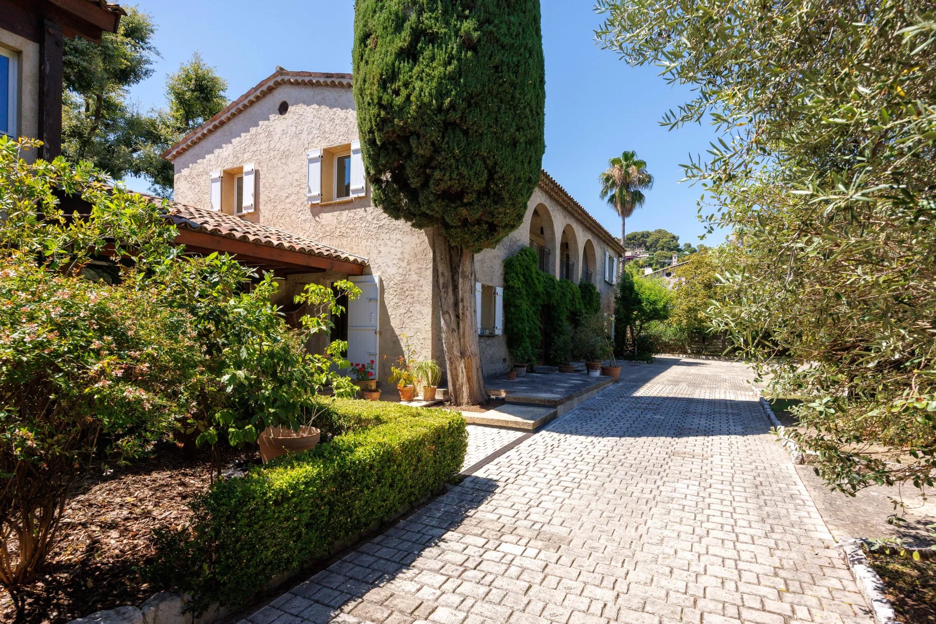 Saint-Paul-de-Vence, Provence-Alpes-Côte d’Azur, 06570, FR, 5 Bedrooms Bedrooms, ,Residential,For Sale,1895395