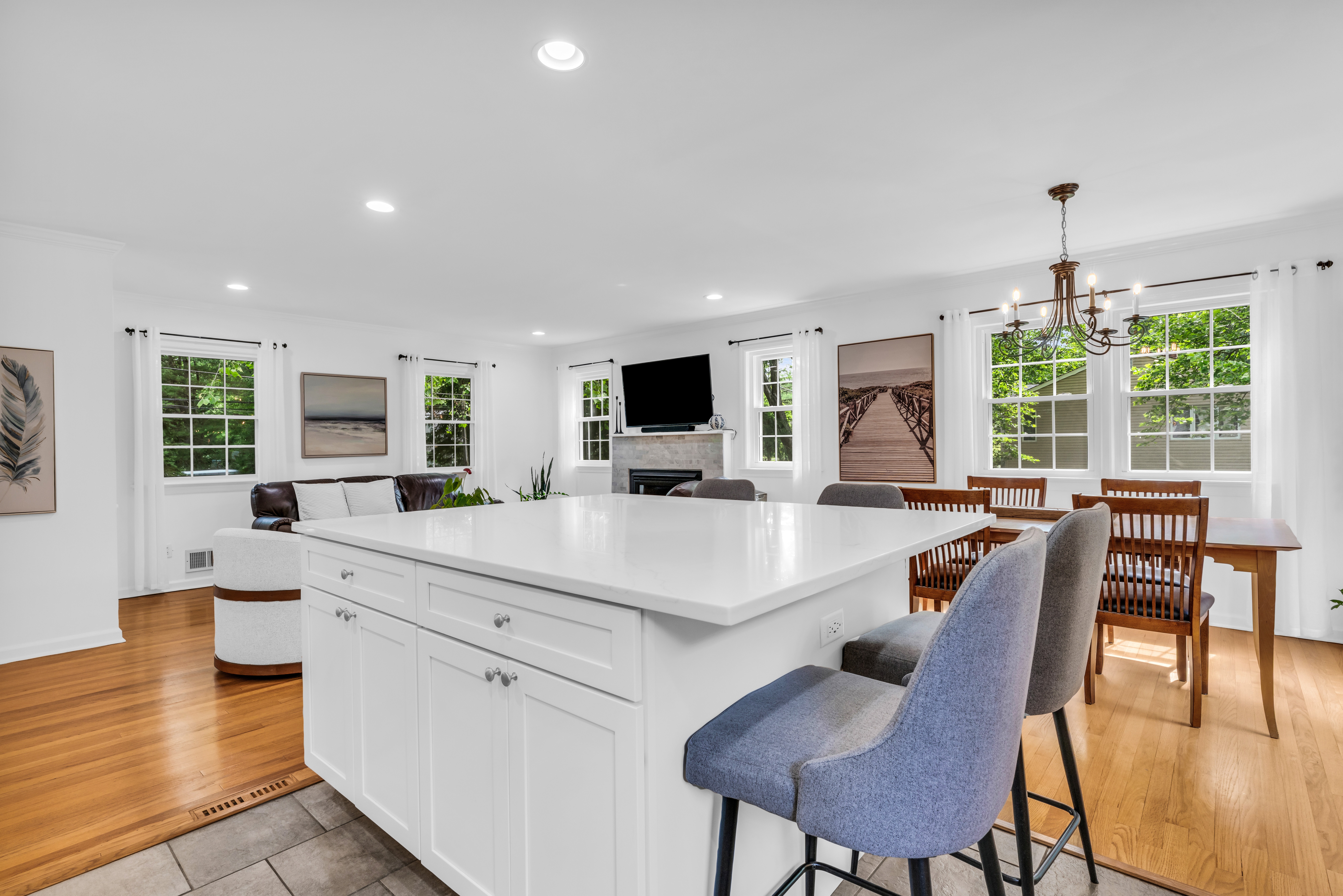  Beautiful Updated Bi-Level Home - 840 Nutswamp Road, Red Bank - 物件實景