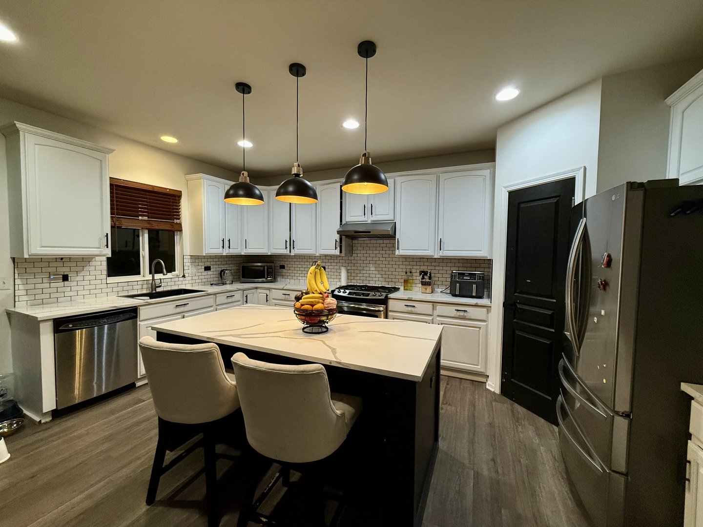 Yorkville, Illinois, 60560, United States, 4 Bedrooms Bedrooms, ,5 BathroomsBathrooms,Residential,For Sale,1991709