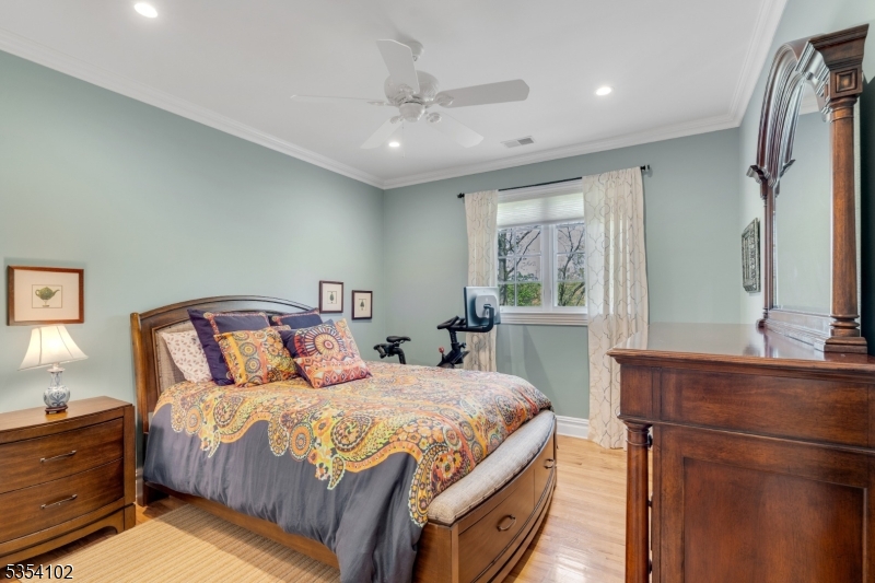 Morristown Town, New Jersey, 07960, United States, 2 Bedrooms Bedrooms, ,3 BathroomsBathrooms,Residential,For Sale,1992916