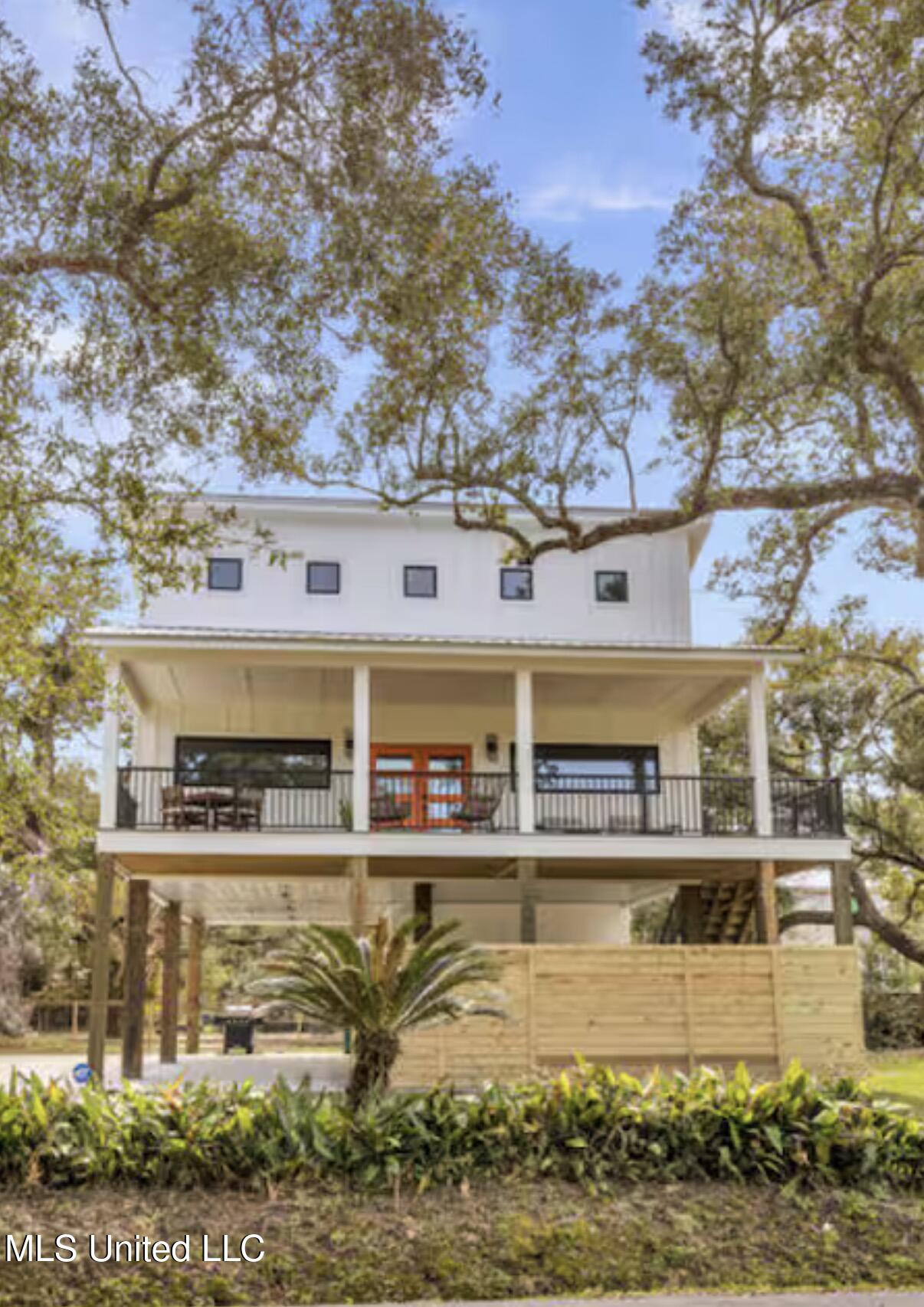 Bay Saint Louis, Mississippi, 39520, United States, 2 Bedrooms Bedrooms, ,2 BathroomsBathrooms,Residential,For Sale,1968708