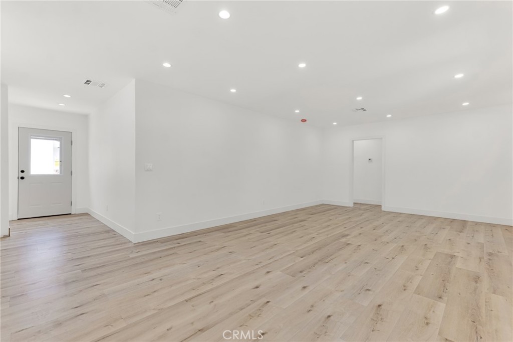 Arleta, California, 91331, United States, 6 Bedrooms Bedrooms, ,4 BathroomsBathrooms,Residential,For Sale,1941293