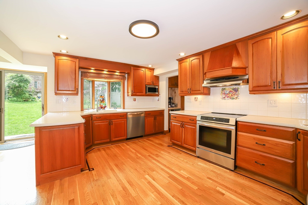 Worcester, Massachusetts, 01609, United States, 5 Bedrooms Bedrooms, ,4 BathroomsBathrooms,Residential,For Sale,1907639