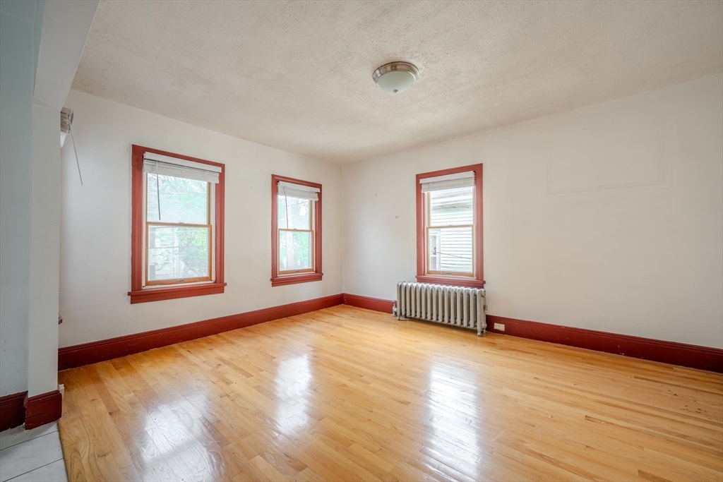 Somerville, Massachusetts, 02145, United States, 4 Bedrooms Bedrooms, ,2 BathroomsBathrooms,Residential,For Sale,1950845