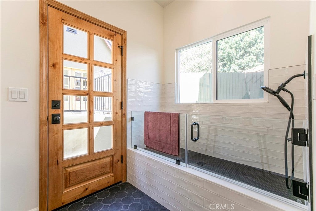 Los Angeles, California, 90027, United States, 4 Bedrooms Bedrooms, ,3 BathroomsBathrooms,Residential,For Sale,1942315