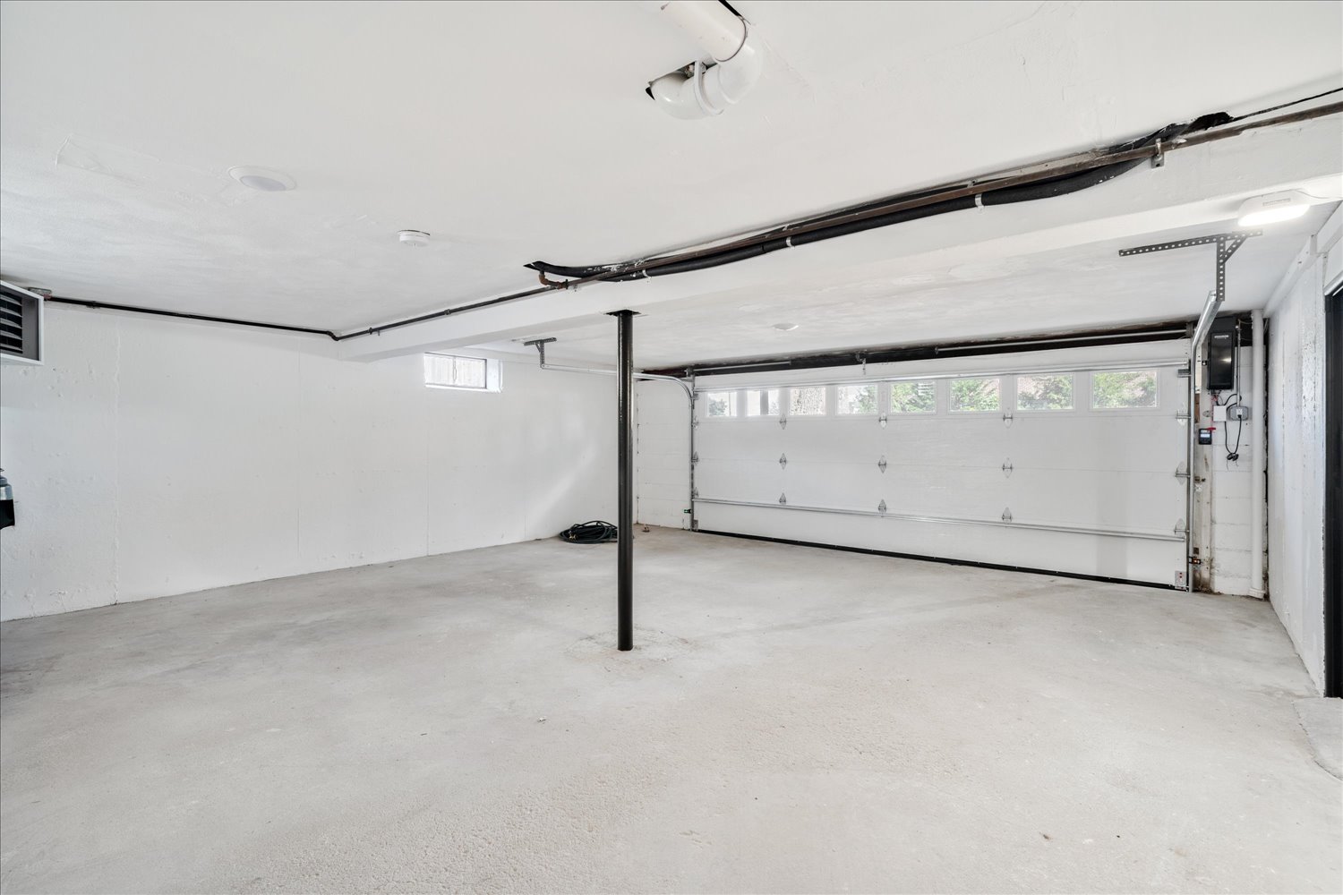 Providence, Rhode Island, 02906, United States, 2 Bedrooms Bedrooms, ,2 BathroomsBathrooms,Residential,For Sale,1943383