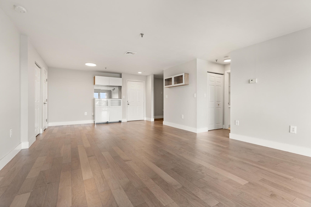 Medford, Massachusetts, 02155, United States, 2 Bedrooms Bedrooms, ,2 BathroomsBathrooms,Residential,For Sale,1934966